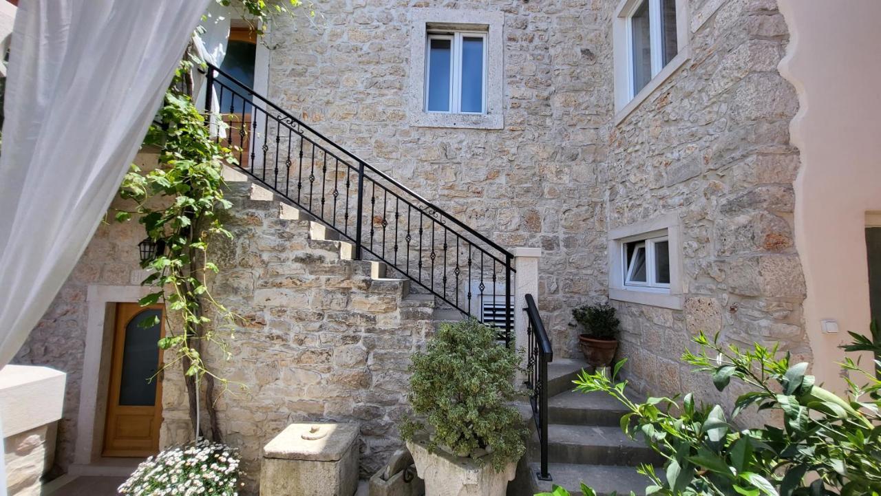 Stone House Apartments Didini Dvori Lumbarda Eksteriør billede